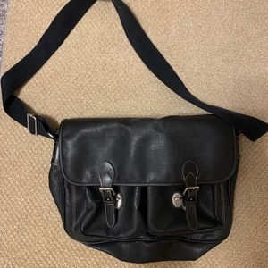 Genuine leather crossbody/shoulder